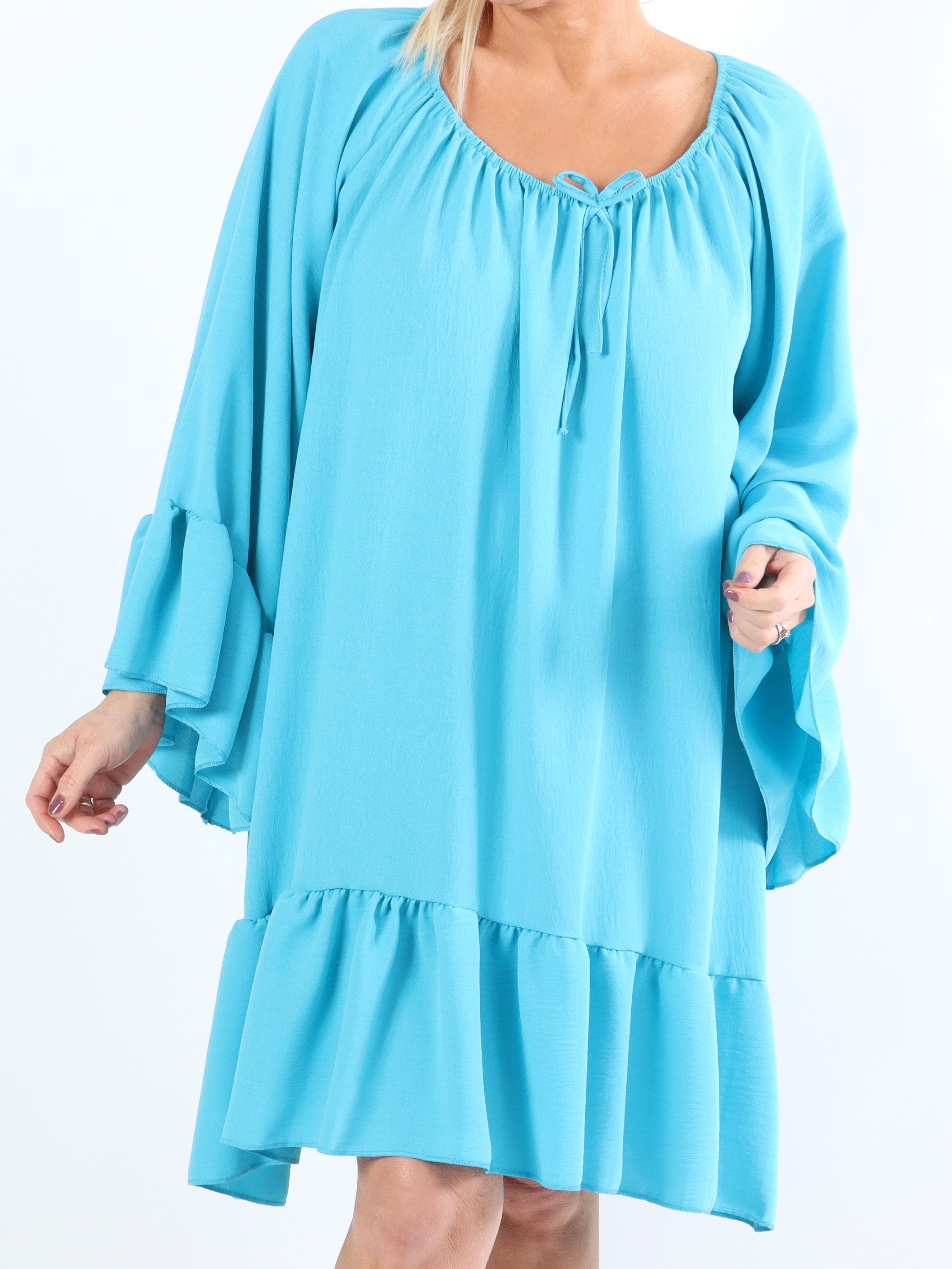 Asta - Plus size kjole med flæser og elastik i udskæringen